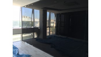 tam camlı ofis bölme sistemleri